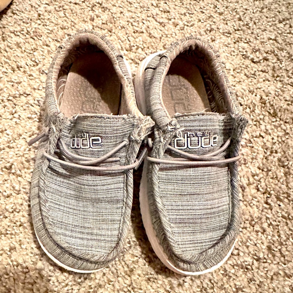 Gray toddler size 9 hey dudes